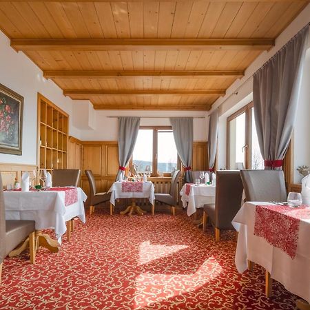 Wellness Hotel V Nebi Korenov Bagian luar foto