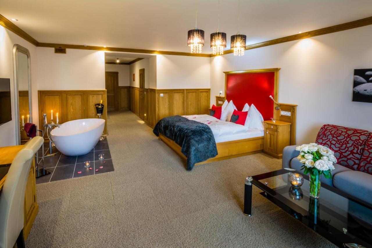 Wellness Hotel V Nebi Korenov Bagian luar foto