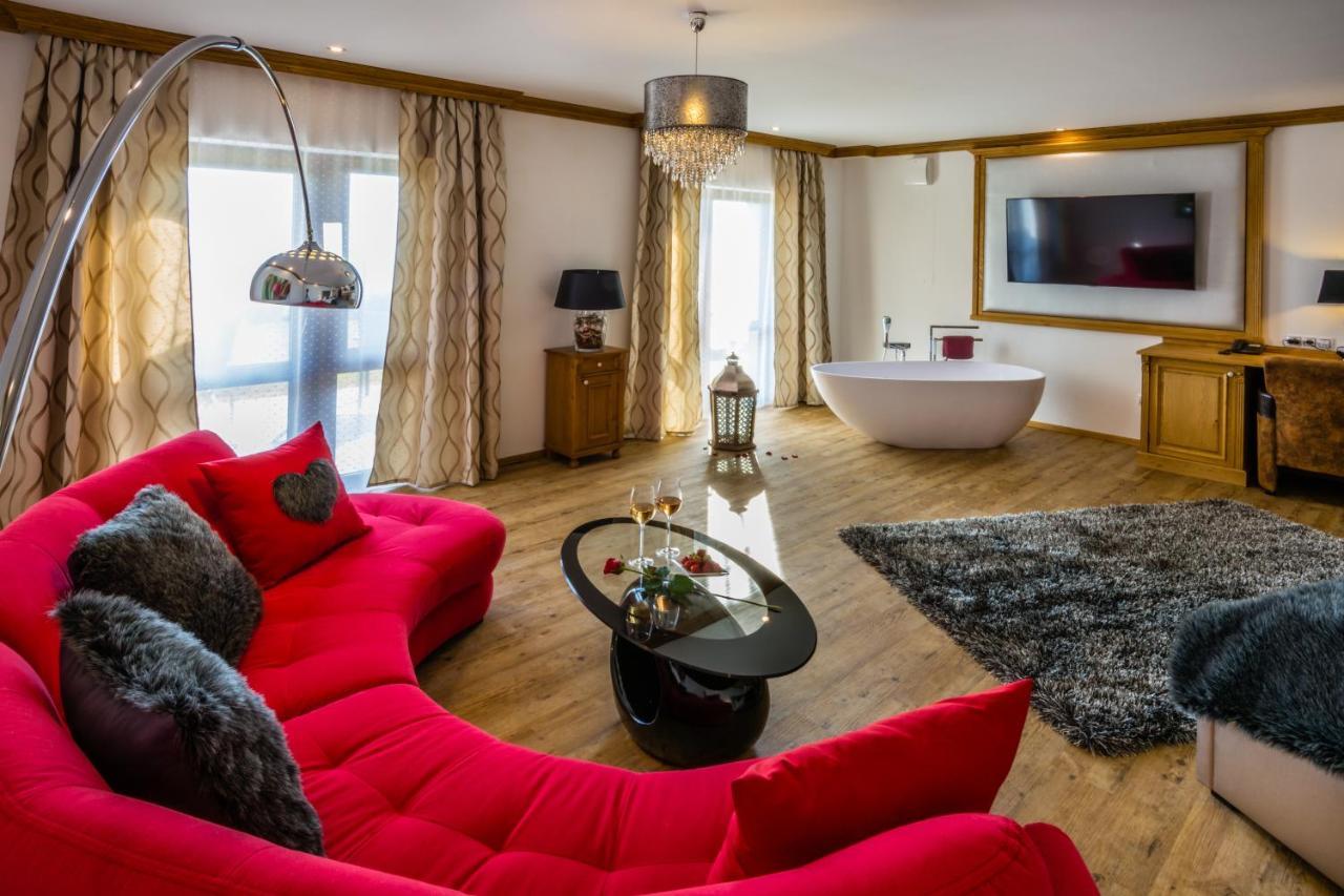 Wellness Hotel V Nebi Korenov Bagian luar foto