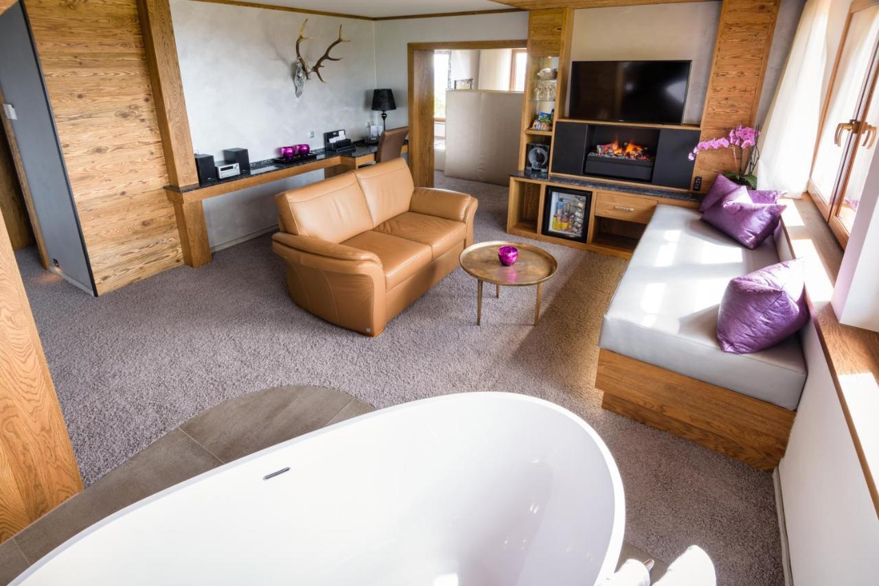 Wellness Hotel V Nebi Korenov Bagian luar foto
