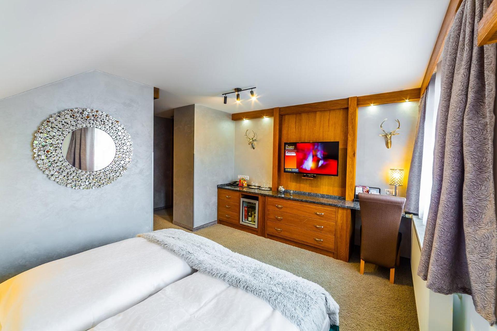 Wellness Hotel V Nebi Korenov Bagian luar foto