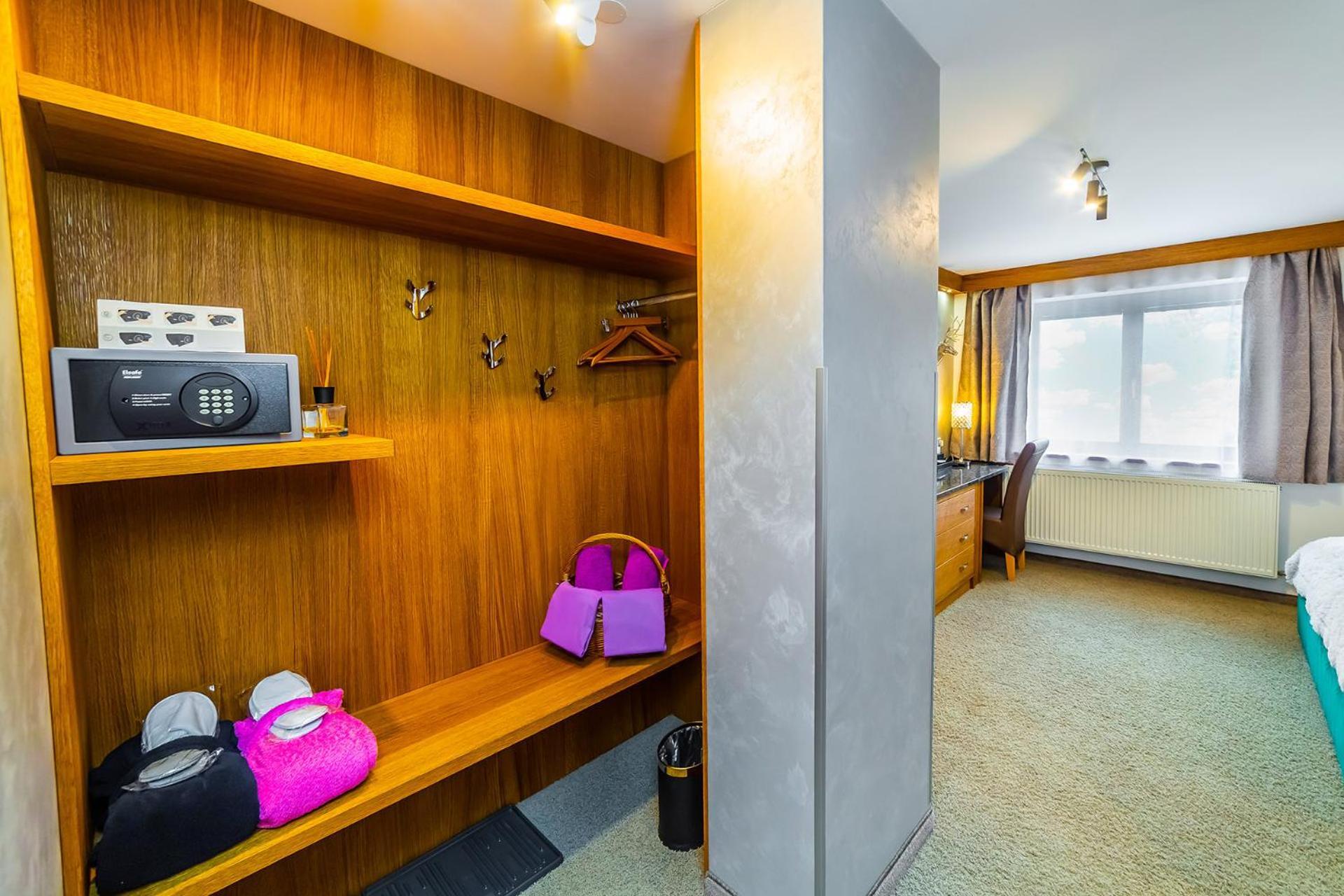 Wellness Hotel V Nebi Korenov Bagian luar foto