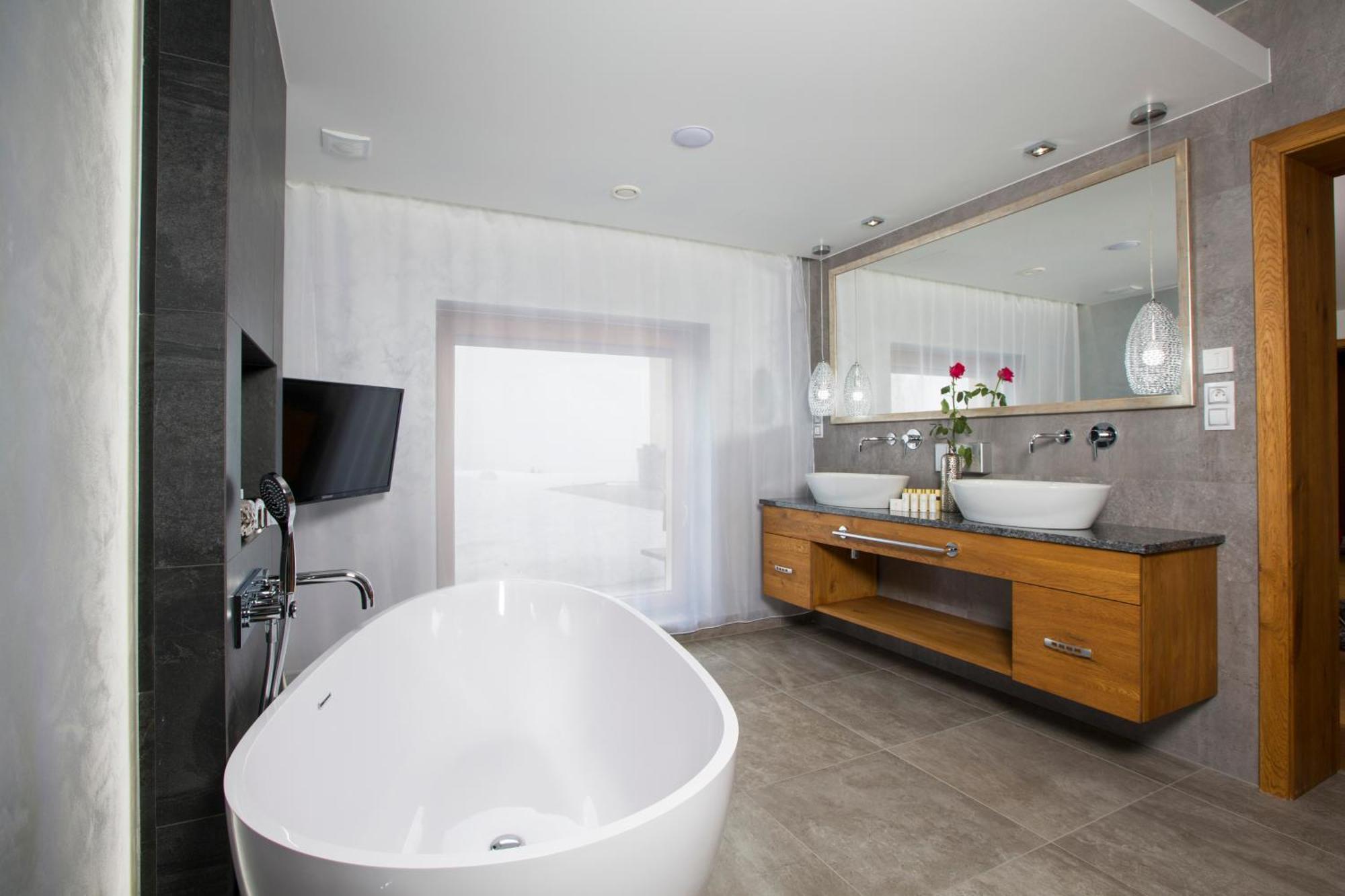 Wellness Hotel V Nebi Korenov Bagian luar foto