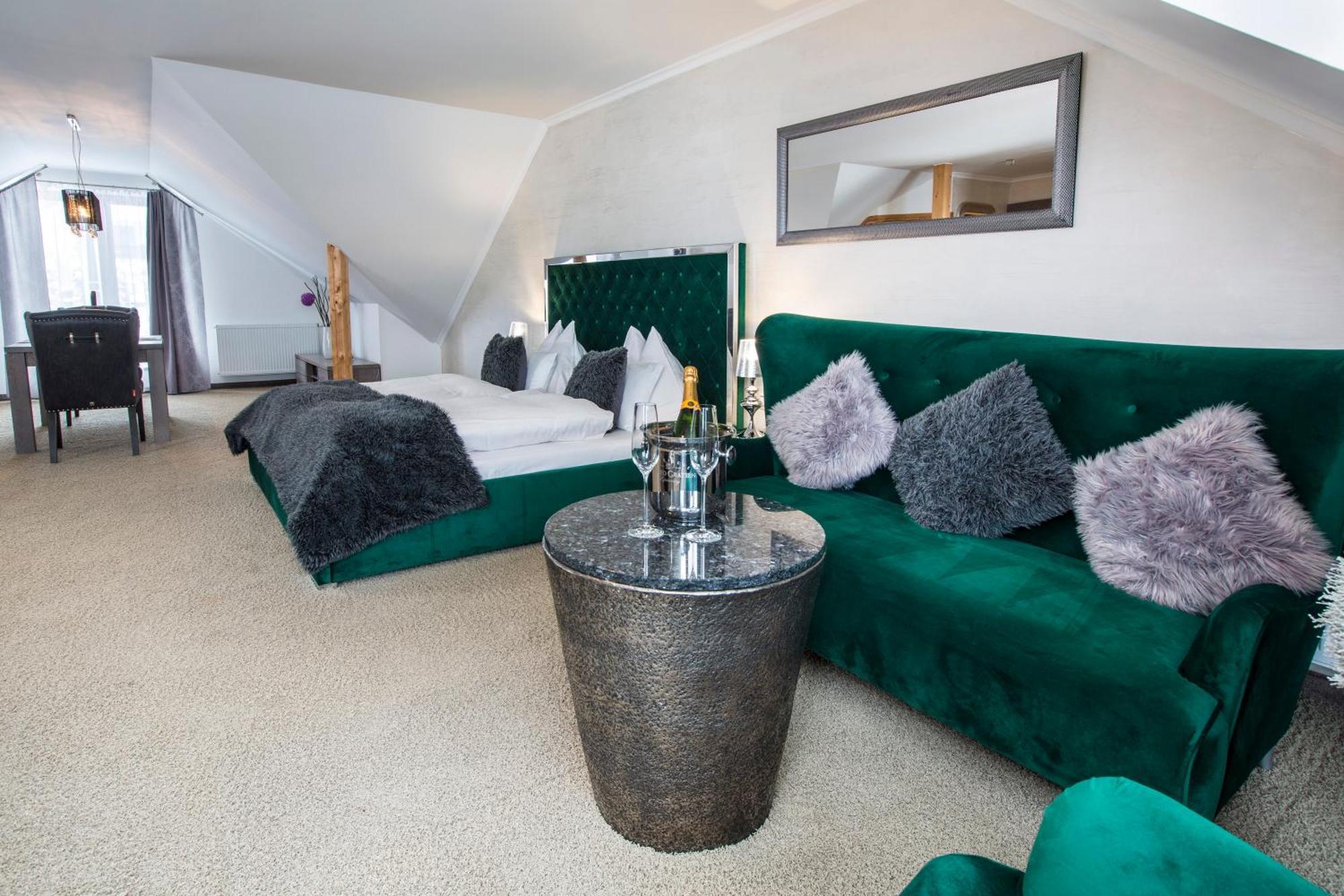 Wellness Hotel V Nebi Korenov Bagian luar foto