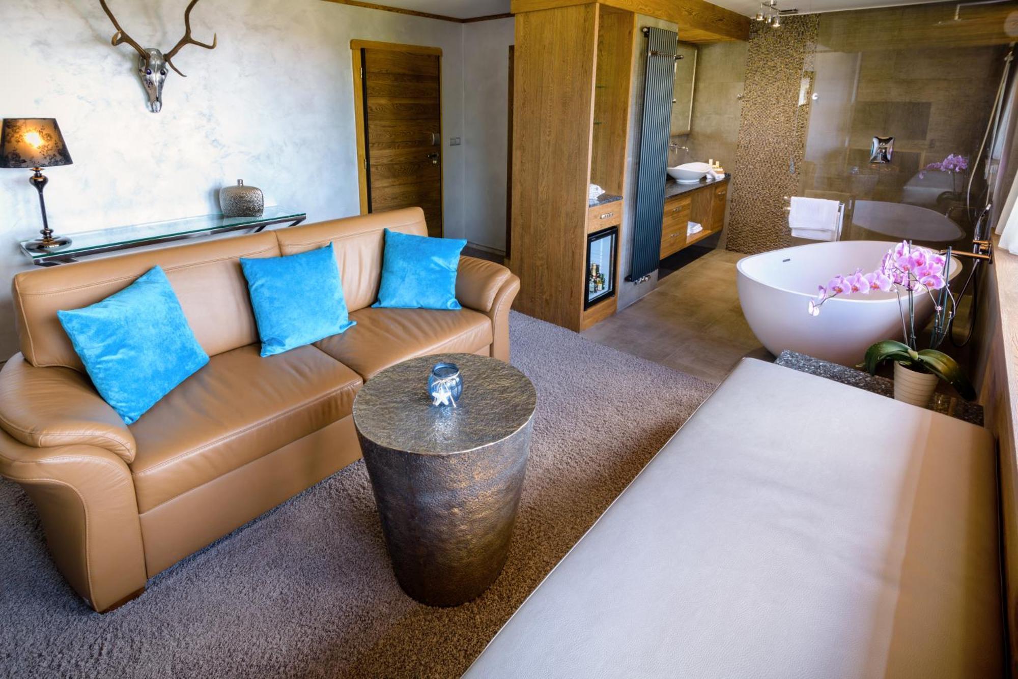 Wellness Hotel V Nebi Korenov Bagian luar foto