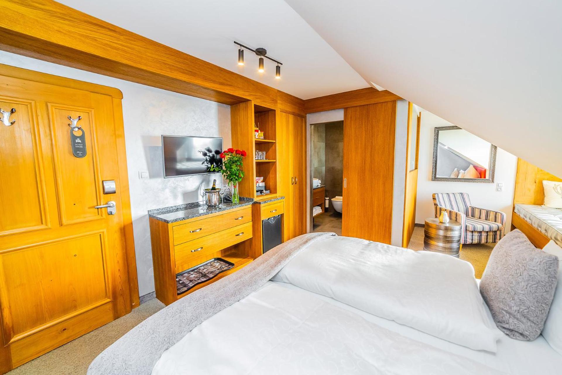 Wellness Hotel V Nebi Korenov Bagian luar foto